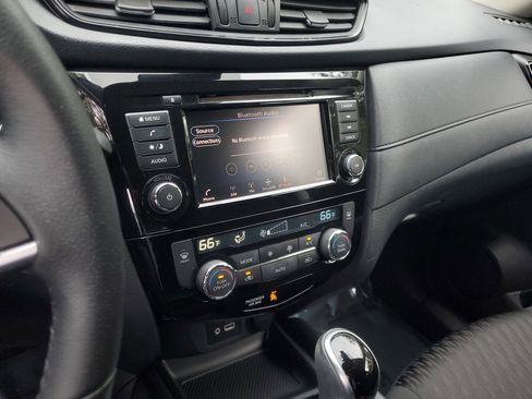 Certified 2019 Nissan Rogue SV image 26