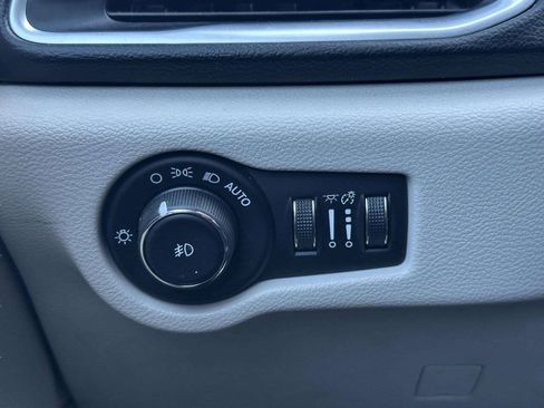 Used 2018 Chrysler Pacifica Touring-L Plus w/ Tire & Wheel Group FWD image 31
