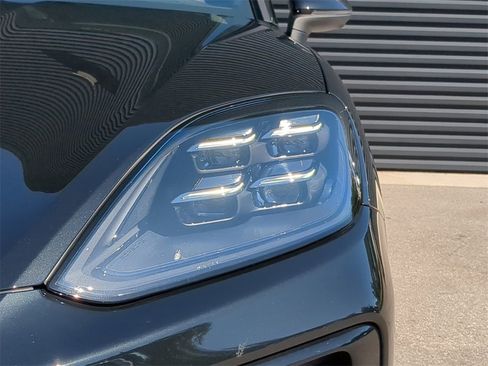 Used 2025 Porsche Cayenne image 15