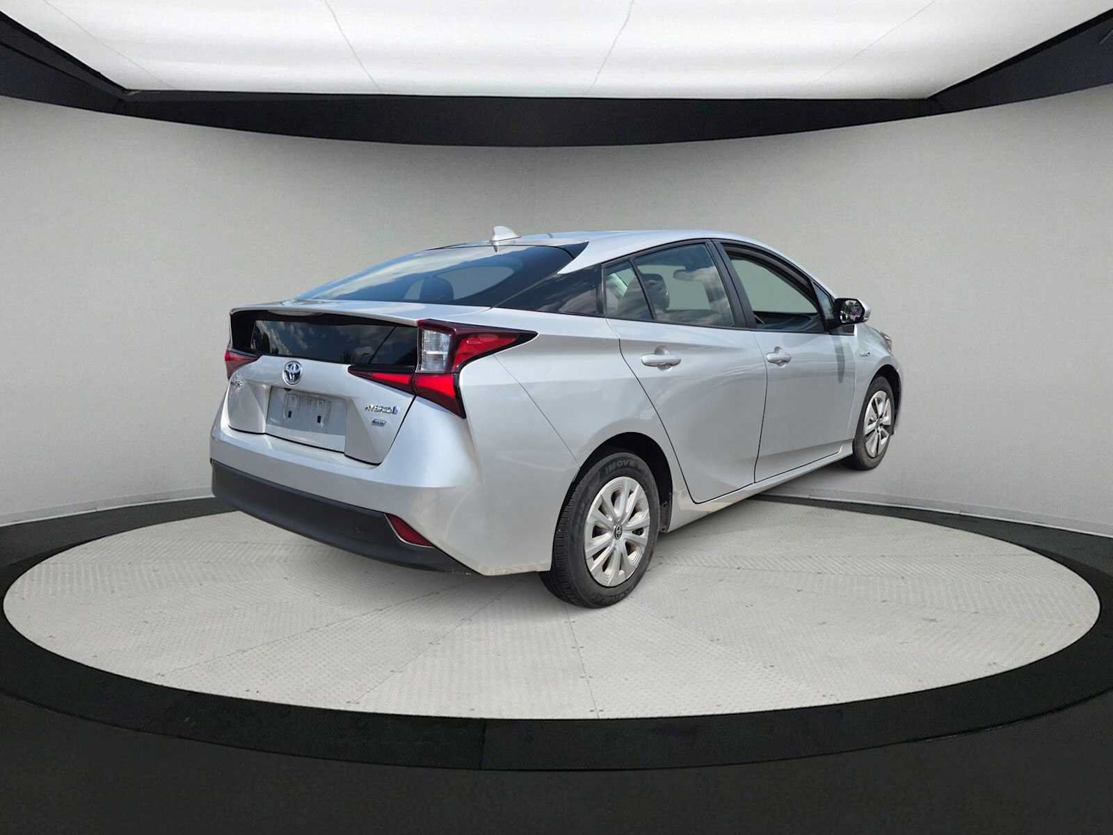 Used 2022 Toyota Prius L Eco FWD image 8