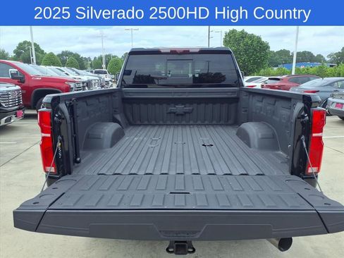 Used 2025 Chevrolet Silverado 2500 High Country w/ High Country Premium Package AWD/4WD image 10