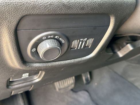 Used 2024 Jeep Grand Cherokee Laredo RWD image 18