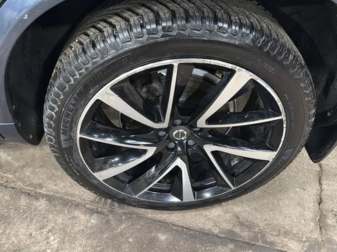 Used 2018 Volvo XC90 T6 Momentum w/ Momentum Plus Package image 9