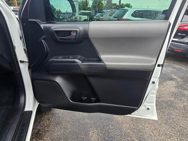 Used 2016 Toyota Tacoma SR AWD/4WD image 20