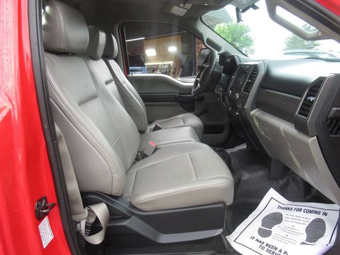 Used 2017 Ford F550 2WD Regular Cab Super Duty image 9