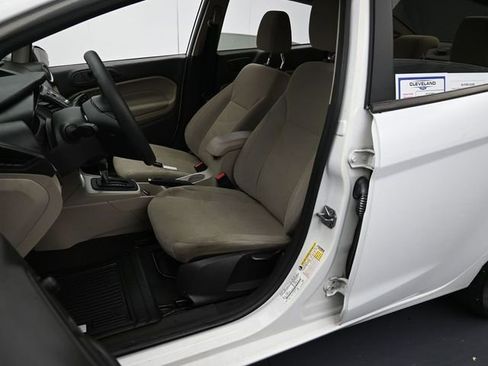 Used 2018 Ford Fiesta SE image 11