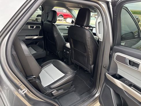 Used 2023 Ford Explorer XLT w/ Equipment Group 202A image 13