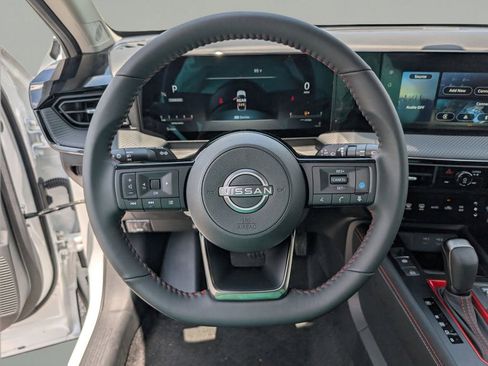 Used 2025 Nissan Kicks SR image 21