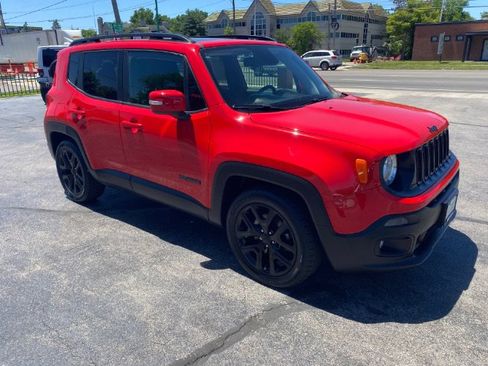 Used 2018 Jeep Renegade Altitude w/ Popular Equipment Group FWD image 3