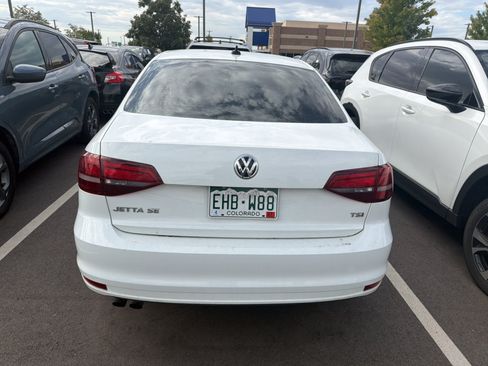 Used 2018 Volkswagen Jetta SE FWD image 4