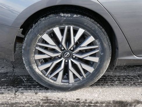 Used 2024 Nissan Altima 2.5 SV image 5