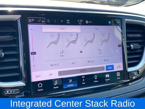 Used 2021 Chrysler Pacifica Touring-L image 14