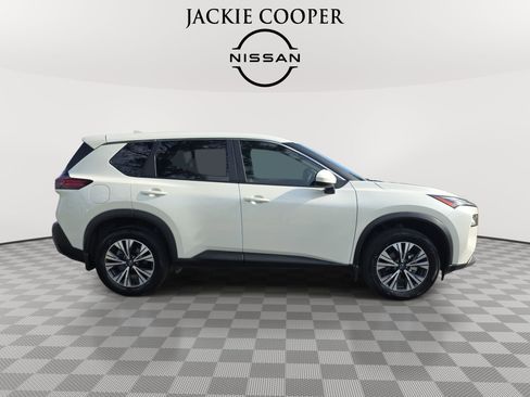 Used 2023 Nissan Rogue SV FWD image 4