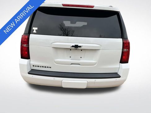 Used 2018 Chevrolet Suburban LT w/ Luxury Package image 4