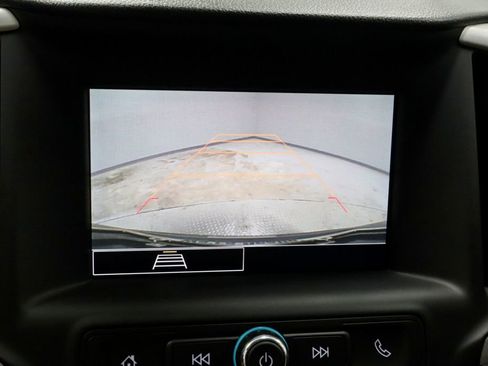 Used 2024 GMC Terrain SLE FWD image 2