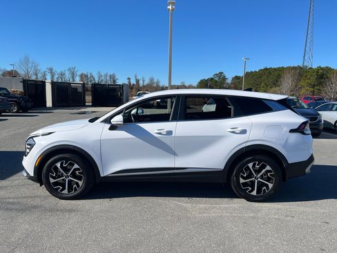 Used 2025 Kia Sportage EX image 4