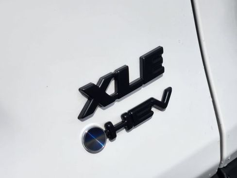 Used 2025 Toyota RAV4 XLE w/ Convenience Package AWD/4WD image 12