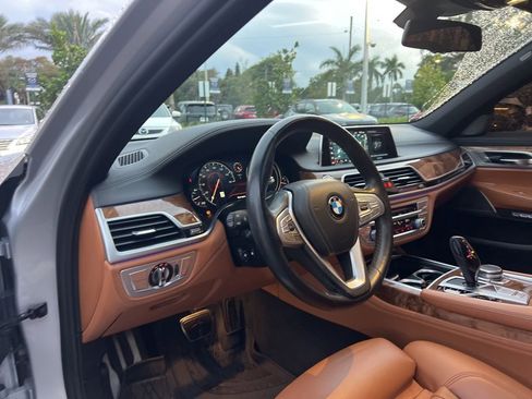Used 2018 BMW 750i image 36