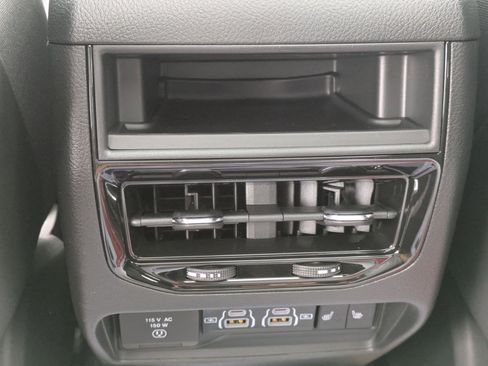 New 2025 Jeep Grand Cherokee Limited w/ Black Appearance Package image 47