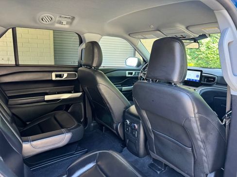 Used 2022 Ford Explorer XLT w/ Equipment Group 202A AWD/4WD image 15