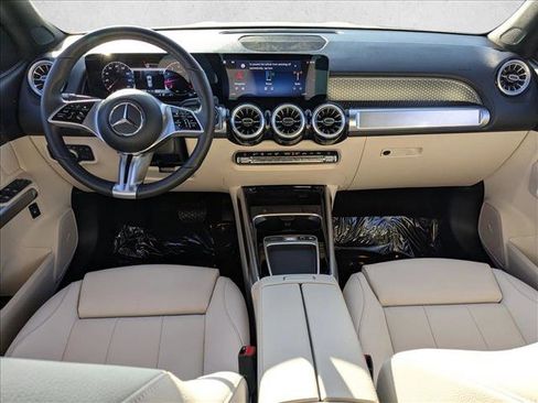 Certified 2025 Mercedes-Benz GLB 250 4MATIC image 18