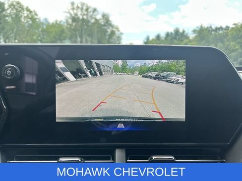 Used 2025 Chevrolet Trax RS w/ Sunroof Package FWD image 14