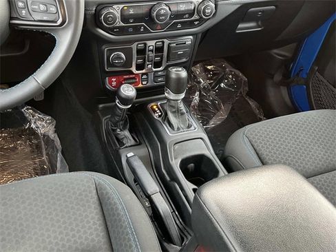 Used 2024 Jeep Wrangler Unlimited Rubicon 4xe image 14