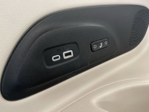 Used 2021 Chrysler Pacifica Limited w/ Premium & Safety Sphere Group AWD/4WD image 38