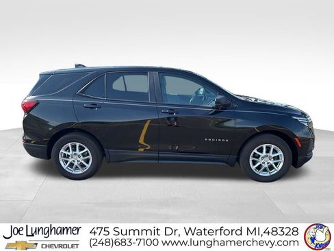 Used 2023 Chevrolet Equinox LS w/ LS Convenience Package FWD image 2