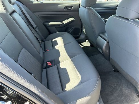 Used 2025 Nissan Altima 2.5 S image 11