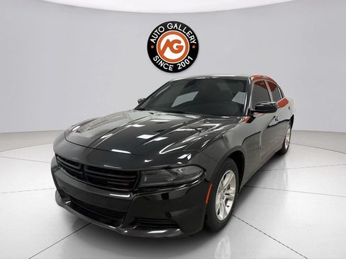 Used 2022 Dodge Charger SXT w/ Leather Interior Group RWD image 8