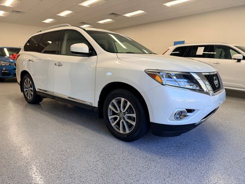Used 2015 Nissan Pathfinder SL w/ SL Premium Package image 10