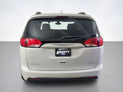 Used 2020 Chrysler Pacifica Limited FWD image 4