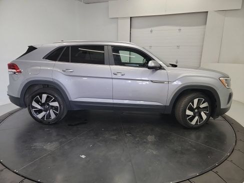 Used 2024 Volkswagen Atlas Cross Sport SE AWD/4WD image 11