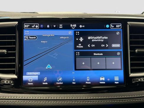 Used 2025 Chrysler Pacifica Limited FWD image 14
