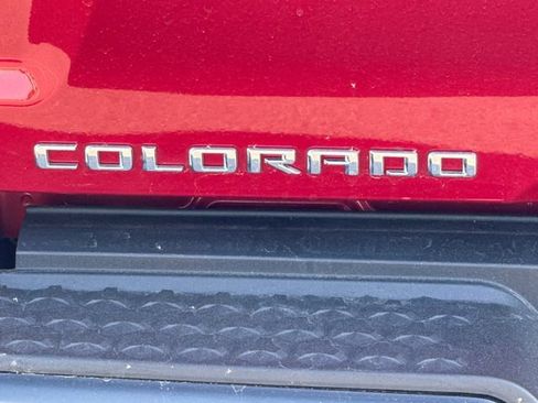 Used 2024 Chevrolet Colorado Z71 w/ Z71 Convenience Package 2 AWD/4WD image 17