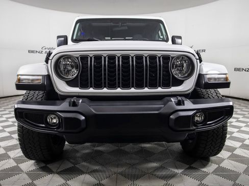 Used 2025 Jeep Gladiator Sport AWD/4WD image 5