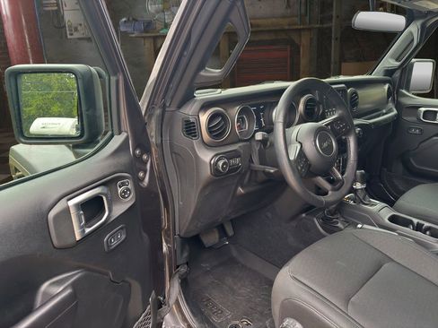 Used 2021 Jeep Wrangler Unlimited Sport AWD/4WD image 17