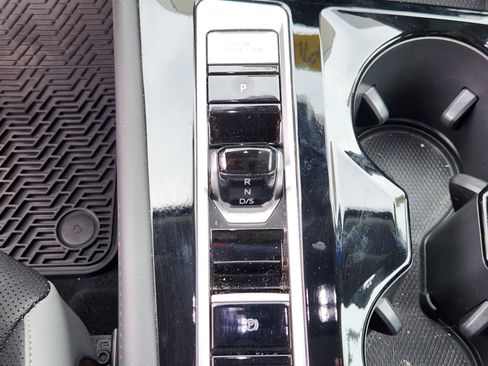 Certified 2025 Volkswagen Atlas Peak Edition SE AWD/4WD image 12