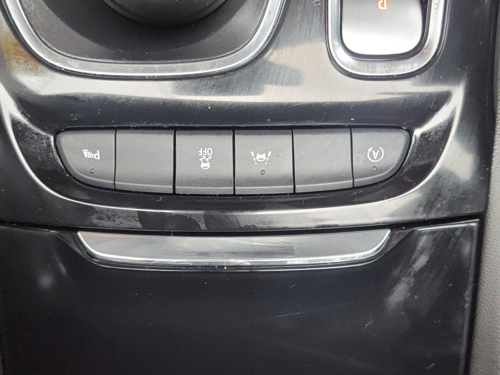Used 2023 Buick Envision Essence FWD image 29