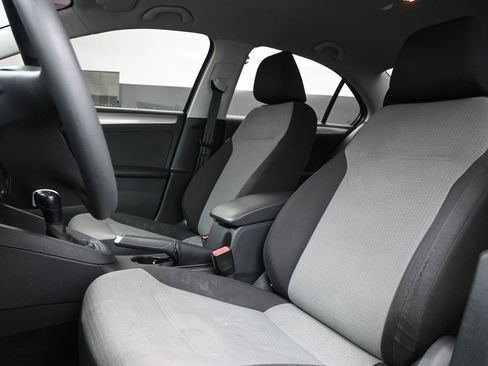 Used 2017 Volkswagen Jetta S image 11