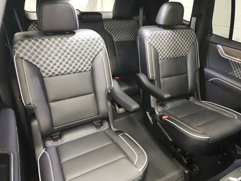 New 2026 GMC Acadia Denali w/ Super Cruise Package image 11