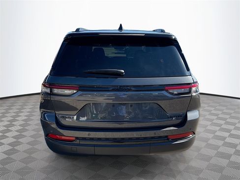 Used 2024 Jeep Grand Cherokee Limited w/ Black Appearance Package image 7