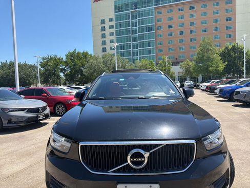 Used 2019 Volvo XC40 T5 Momentum AWD/4WD image 2