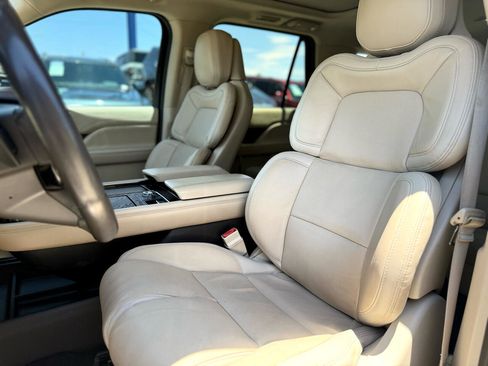 Used 2021 Lincoln Navigator Reserve image 10