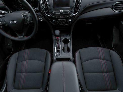 Used 2023 Chevrolet Equinox RS image 64