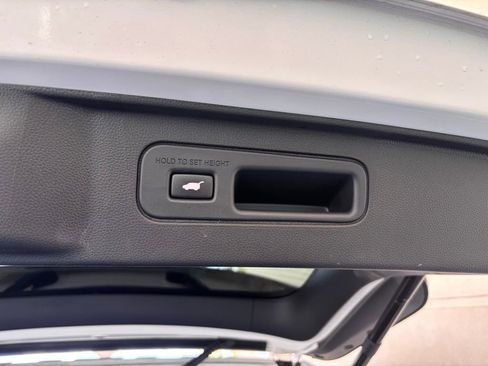 Used 2025 Honda Pilot Elite image 13
