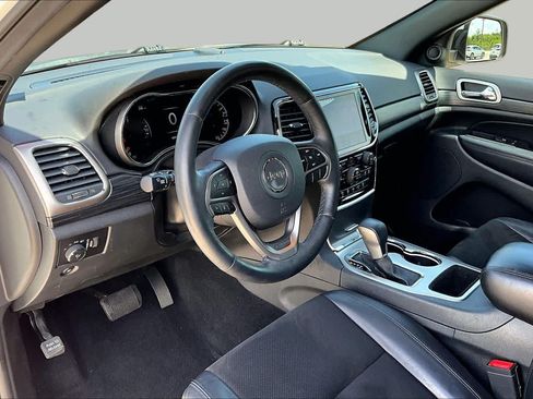 Used 2019 Jeep Grand Cherokee Altitude RWD image 18