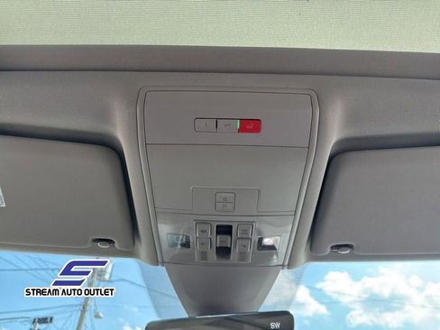 Used 2022 Volkswagen Atlas SEL R-Line image 28