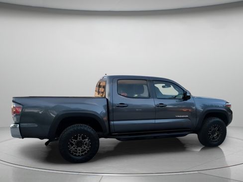 Used 2021 Toyota Tacoma TRD Off-Road AWD/4WD image 30